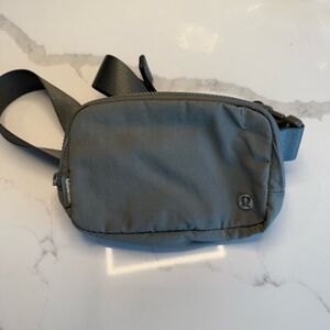 lululemon athletica Sage Crossbody Bag